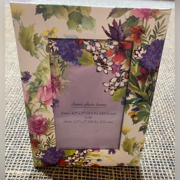 Polardreams International Ltd Other - Picture Frame Floral Paper Print Holds 3.5”X5” 1998 Polardreams International